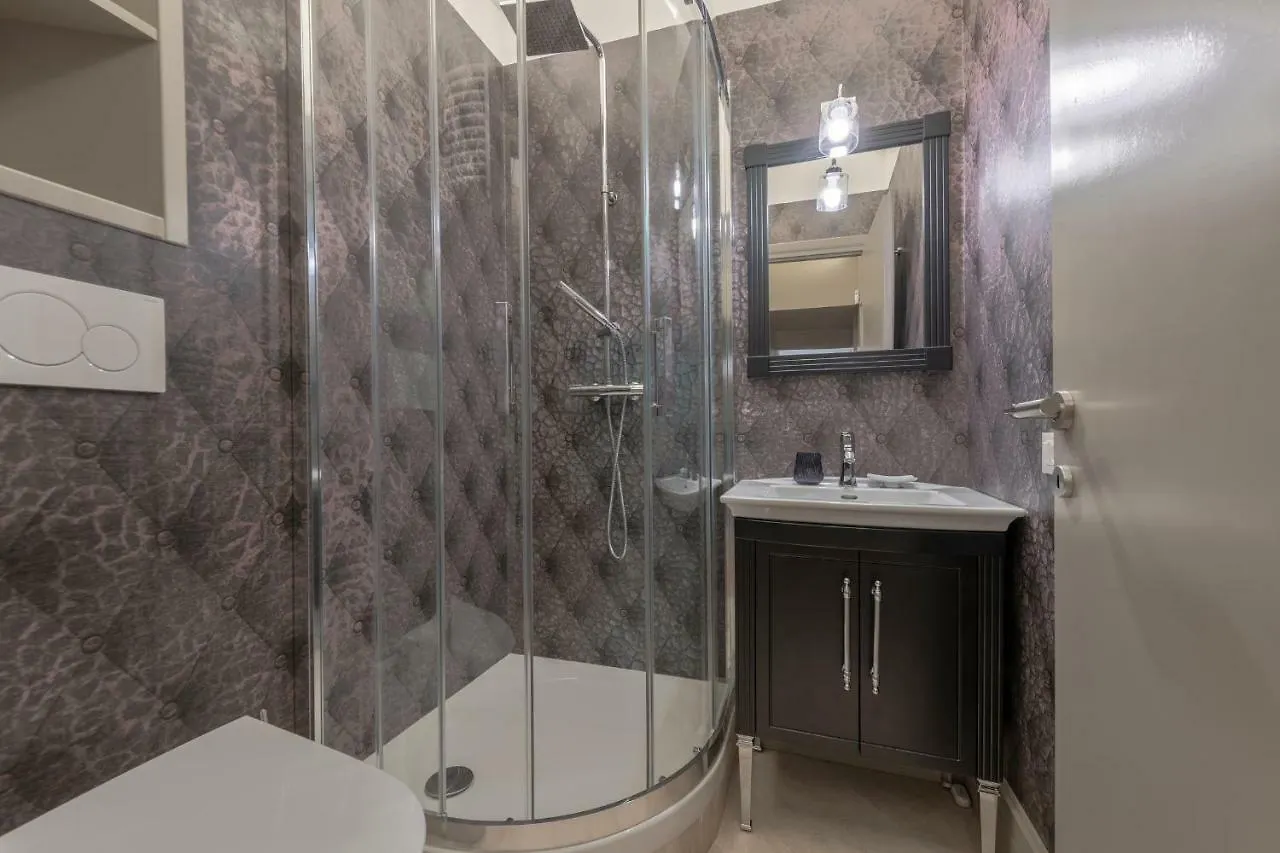Apartments Florence - Teatro Luxury 0*,  Italy